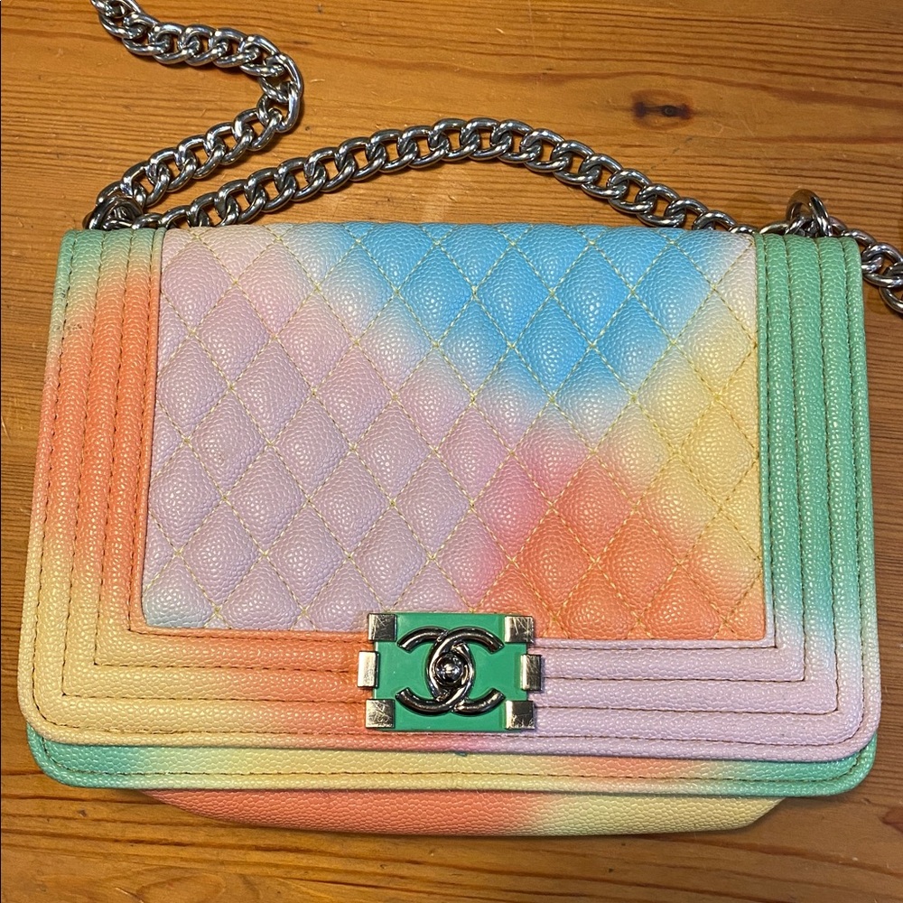 Multicolor quilted bag